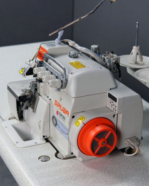 Máquina Interlock 2 Agulhas Com Cortador De Correntinha Ou Aviamentos