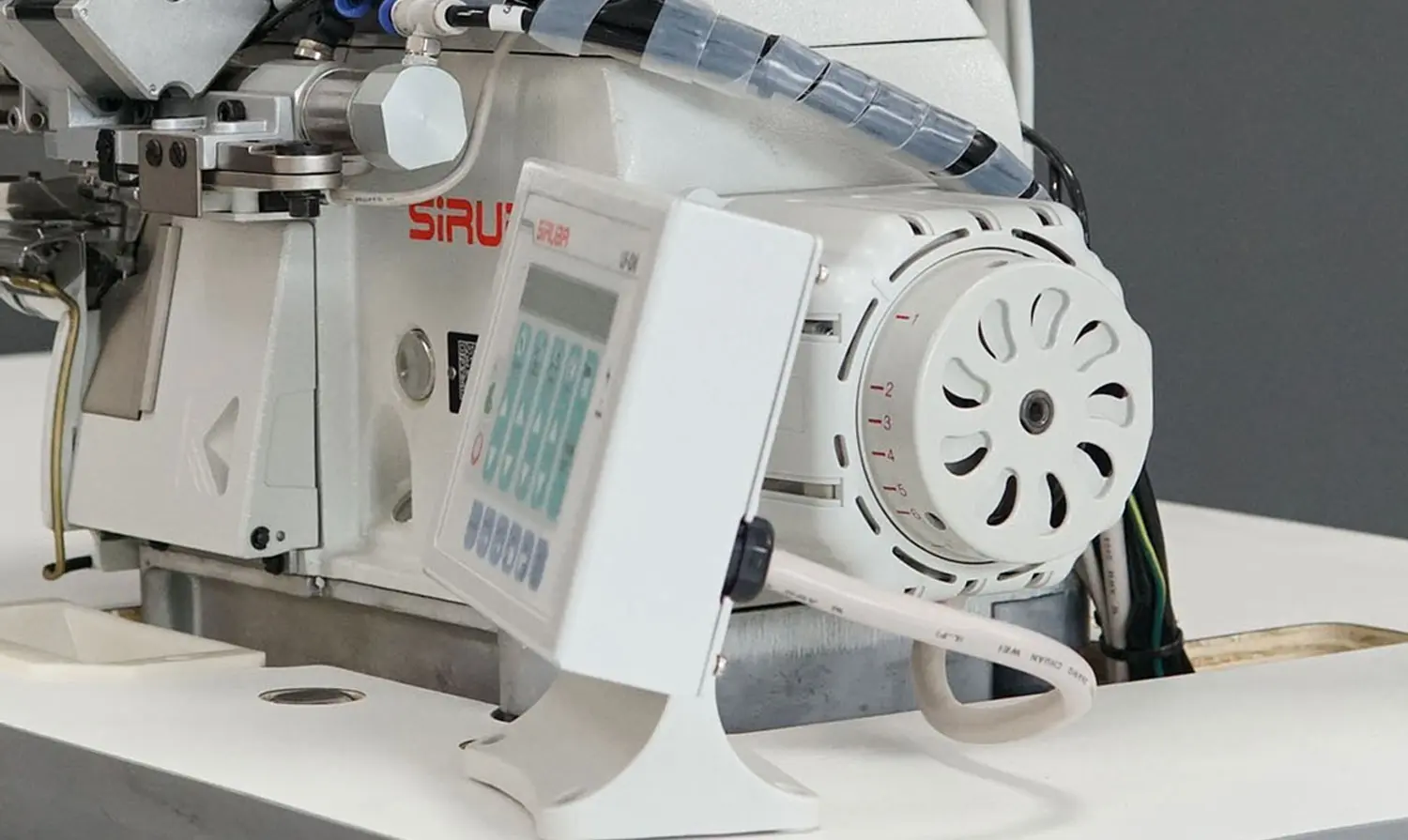 Siruba - 737KS504M304LFD6K1LFAKDKKH1-3 - Overlock Cilíndrica