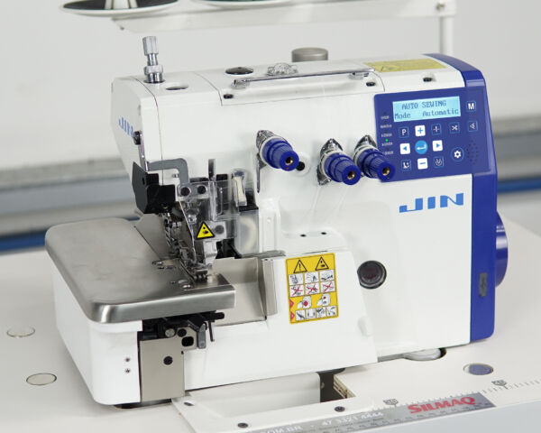 Máquina Overlock com Cortador de Correntinha e Levantador de Calcador Elétricos JIN