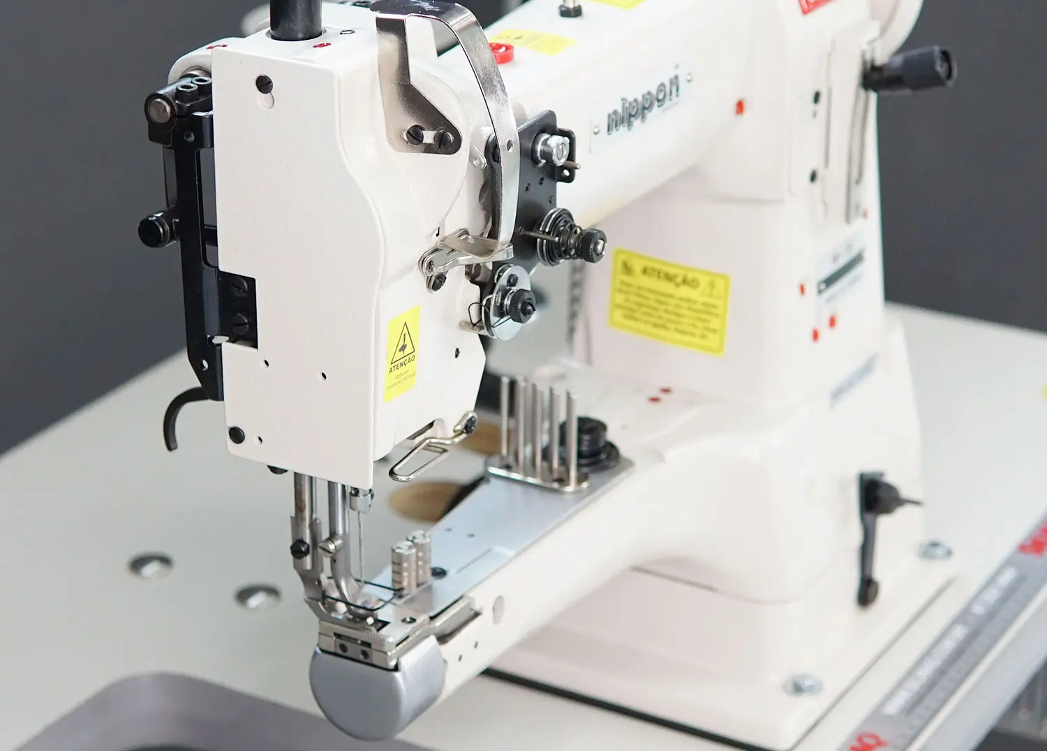 Nippon-Silmaq - NP335 - Máquina de Costura Reta 1 Agulha com Braço