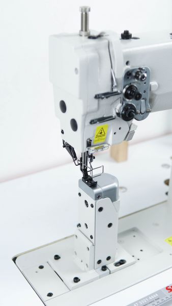 MÁQUINA DE COSTURA INDUSTRIAL COLUNA COM TRANSPORTE DUPLO