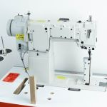 MÁQUINA DE COSTURA INDUSTRIAL COLUNA COM TRANSPORTE DUPLO