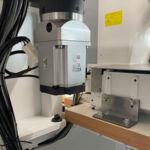 Unidade Automática para Aplicar Bolsos com Dispositivo de Reforço