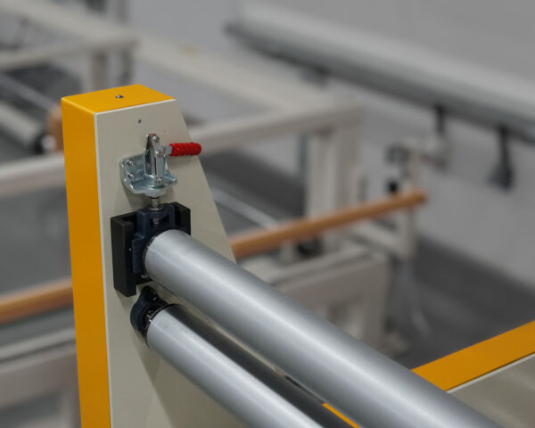 Alimentador Automático de Tecidos e Materiais