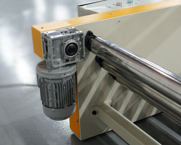 Alimentador Automático de Tecidos e Materiais