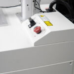 MÁQUINA DE GRAVACAO GALVANOMÉTRICA LASER FIBRA COM ESTANTE E COMPUTADOR