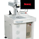 MÁQUINA DE GRAVACAO GALVANOMÉTRICA LASER FIBRA COM ESTANTE E COMPUTADOR