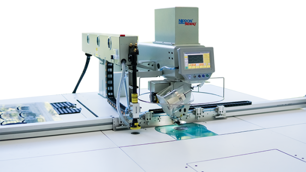 Máquina de Costura Filigrana com Cabeçote Rotativo e Corte a Laser – Área 160x95cm