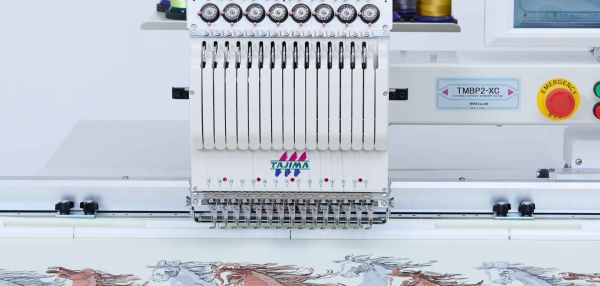 Máquina de Bordar Industrial – 15 agulhas / 1 cabeça – TMBP2-XC 550 x 600 mm