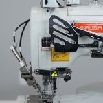 MÁQUINA DE COSTURA COBERTURA CILÍNDRICA C/ REFILADOR E CONTROLE DE PRESSÃO DO CALCADOR