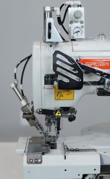 MÁQUINA DE COSTURA COBERTURA CILÍNDRICA C/ REFILADOR E CONTROLE DE PRESSÃO DO CALCADOR