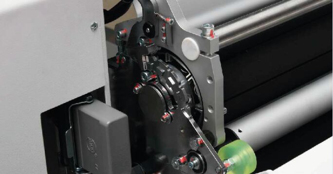 bullmer-enfestadeira-automatica-kw2000e-a-maquina-3
